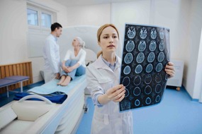 Lieber Anstellung als Arzt statt Praxiskauf 