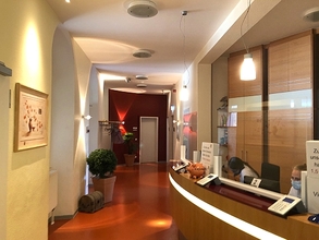 Eingangsbereich mit den Sprechzimmern 1-5