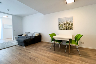 Hell und freundlicher Wohnbereich für Ärzte