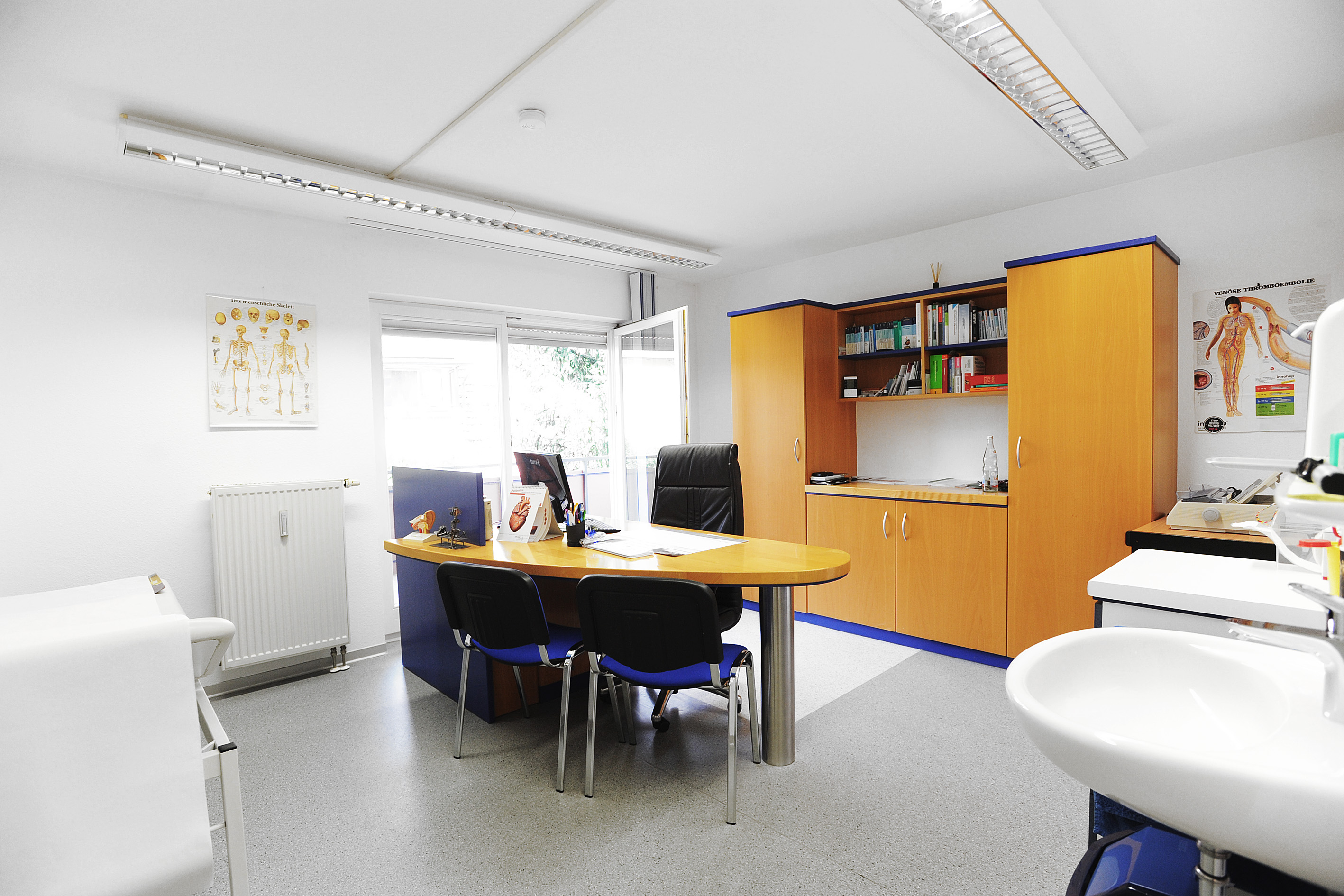 Mittelgroße, moderne und ausbaufähige Hausarztpraxis im Enzkreis abzugeben