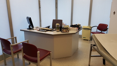 grosses Sprechzimmer